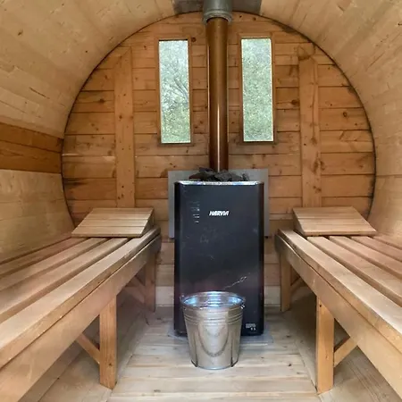 Bed & Breakfast Petite Nice: Retreat With Year-round Heated Pool